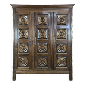 Armoire brutaliste dans