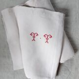 Tt monogrammed country tablecloth in red