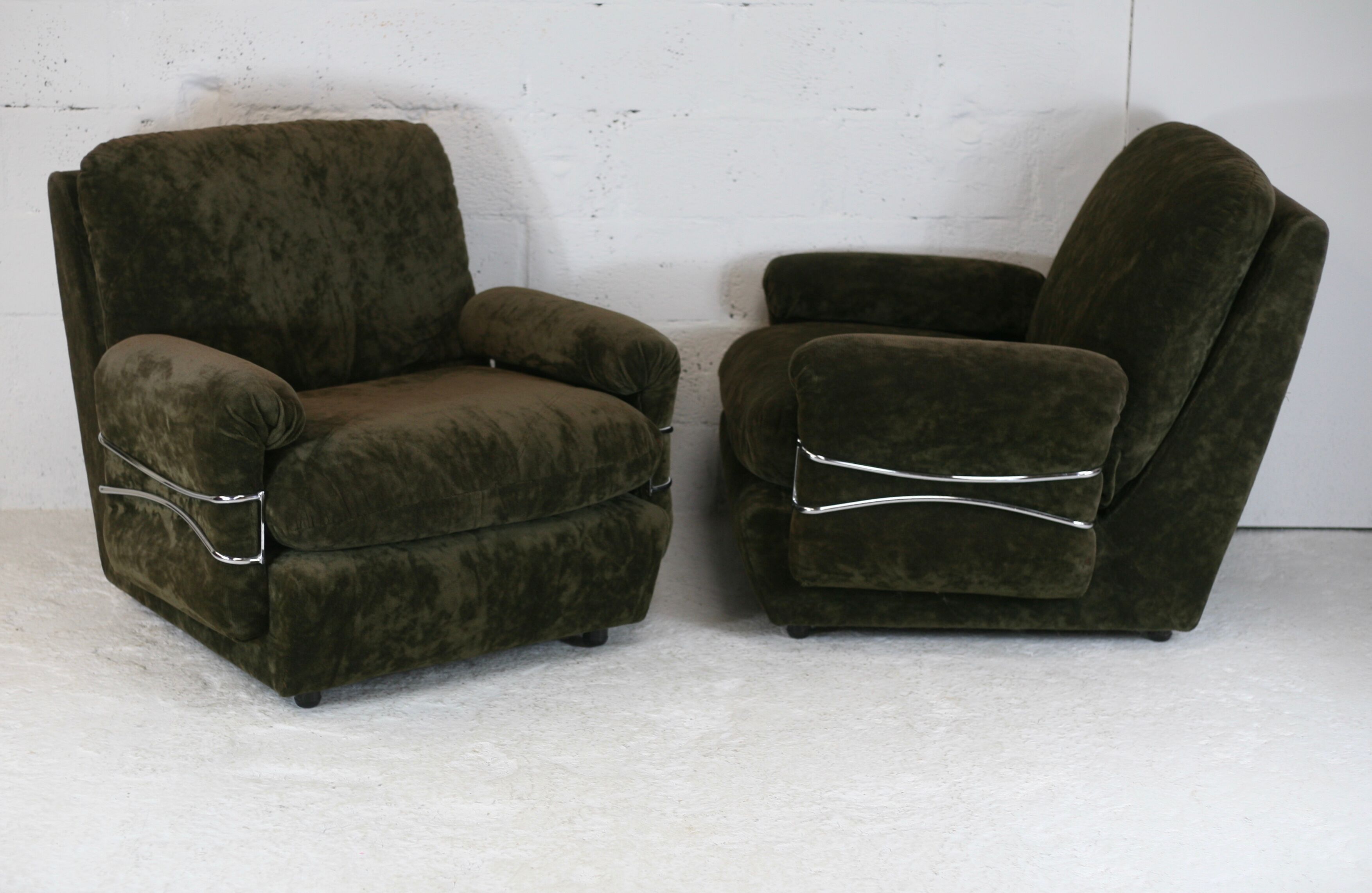 Pair of armchairs "Space Age", brown velvet and steel, France, circa 1970.