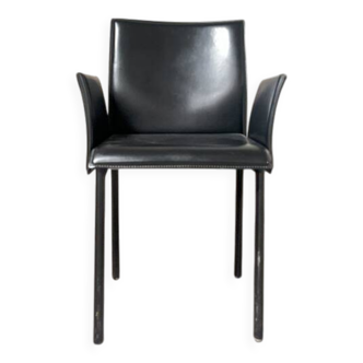 Chaise de bureau a accoudoir en cuir noir épais, Cattelan Italia