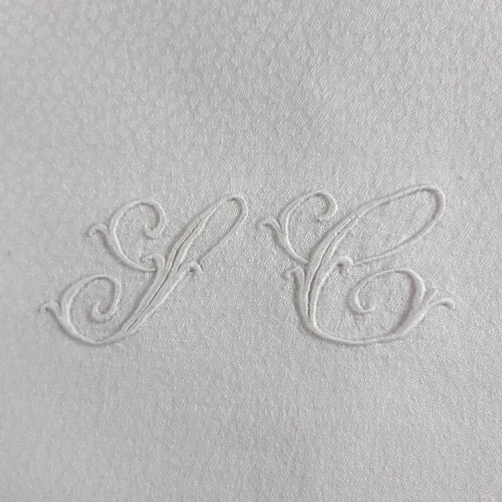 Large marbled damask tablecloth 2m x 2m80 monogrammed SC