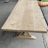 Aerogumed monastery table