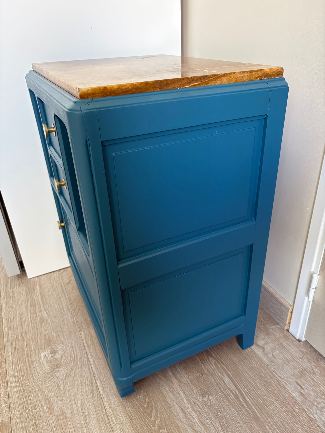 Art Deco bedside table reimagined – Teal & Onyx Marble