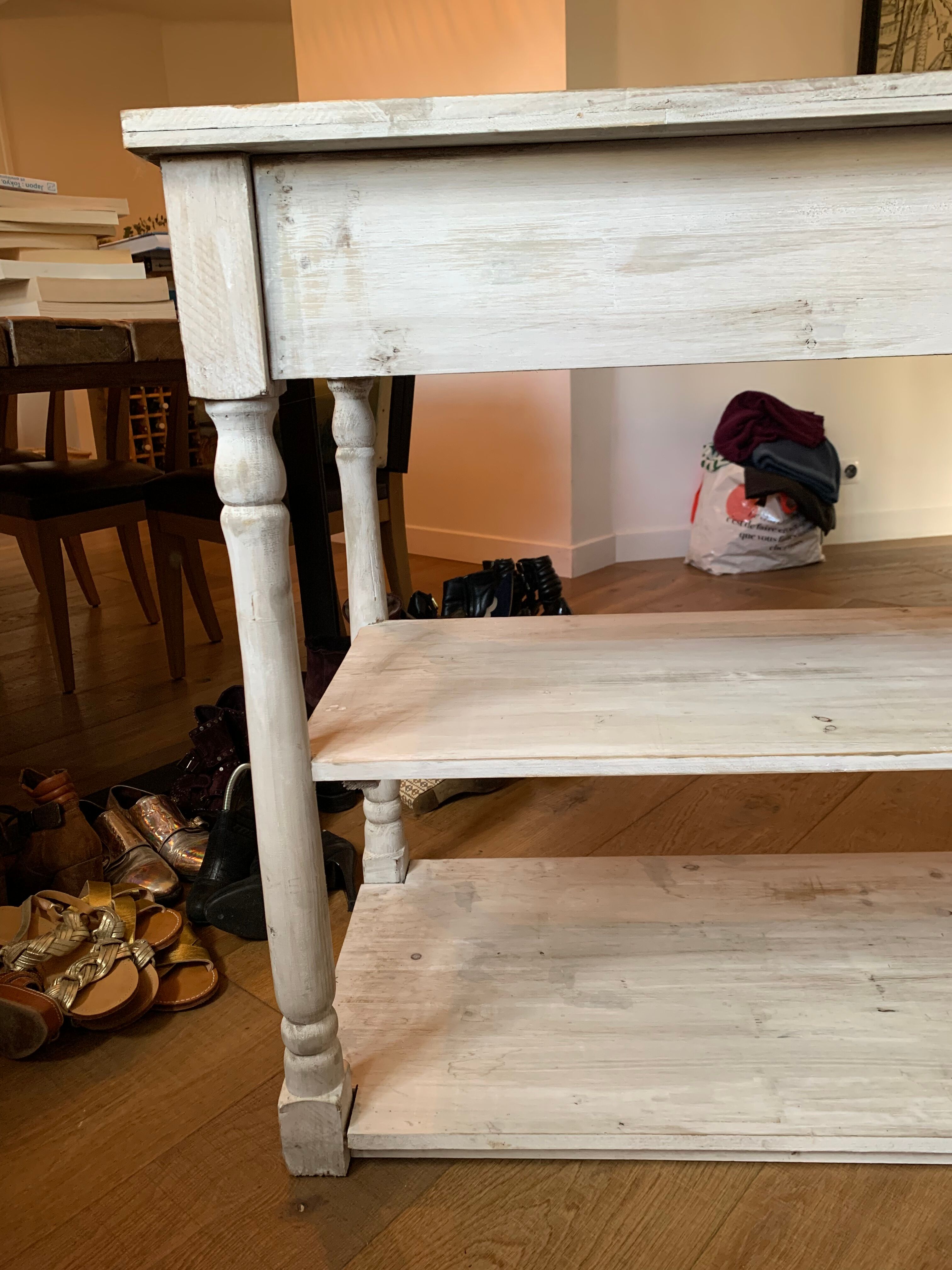 Console in lacquered wood