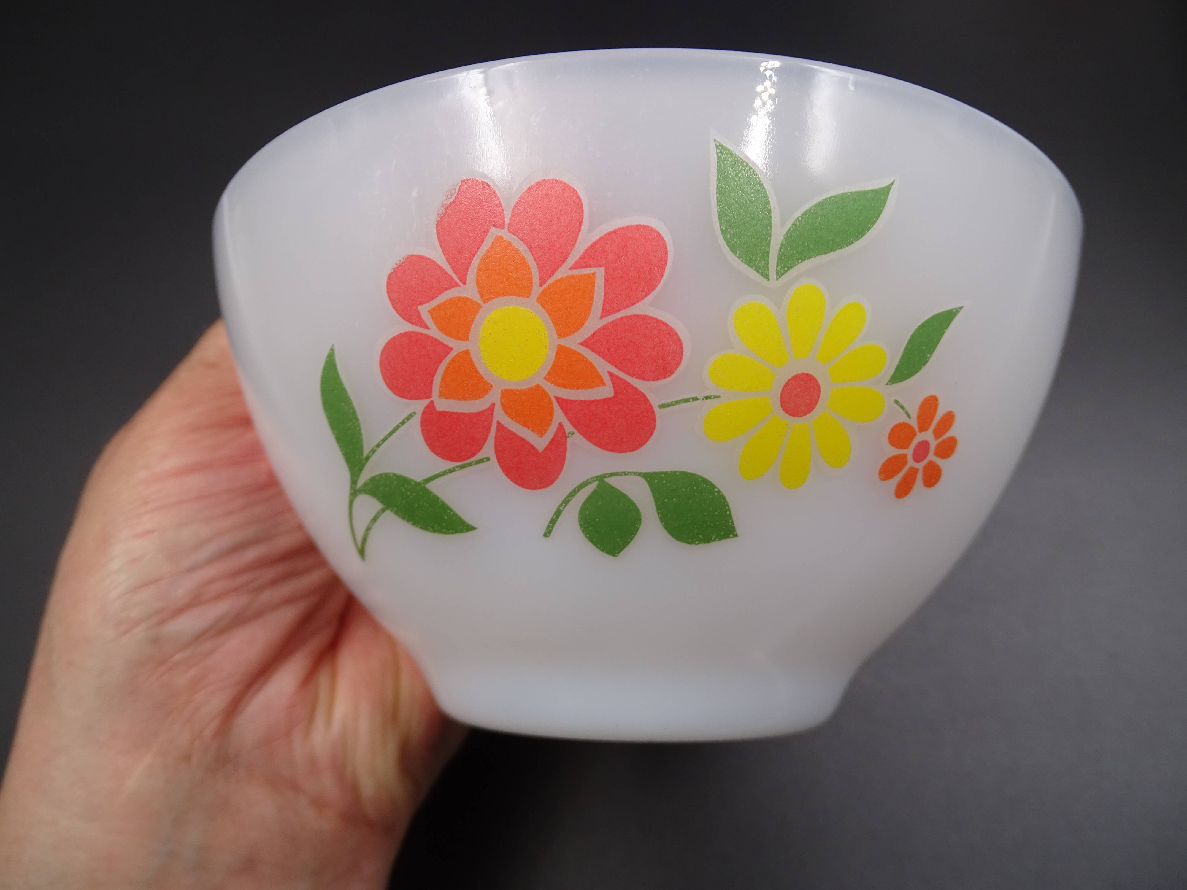 Set of 7 bowls in arcopal -flower décor - vintage around 1970