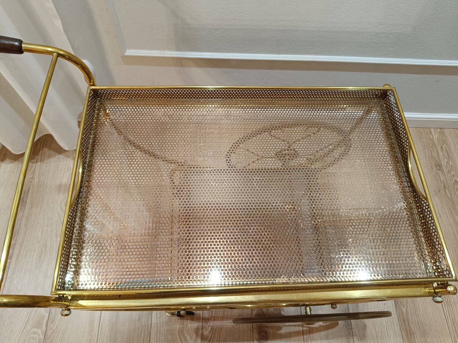 Desserte en laiton et cuivre par Josef Frank pour Svenskt Tenn