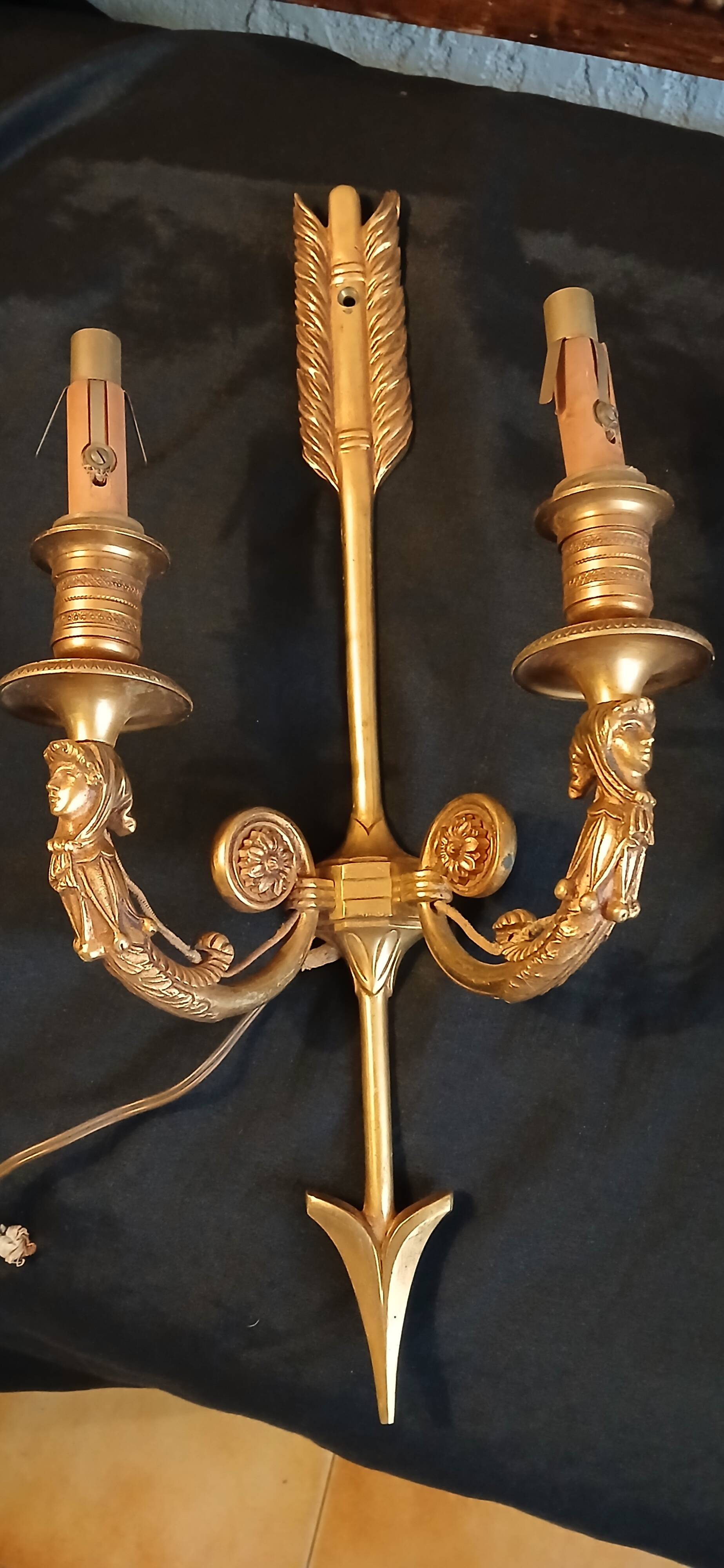 Paire d'appliques en bronze doré style empire.