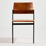 Chaise en teck sur base en métal