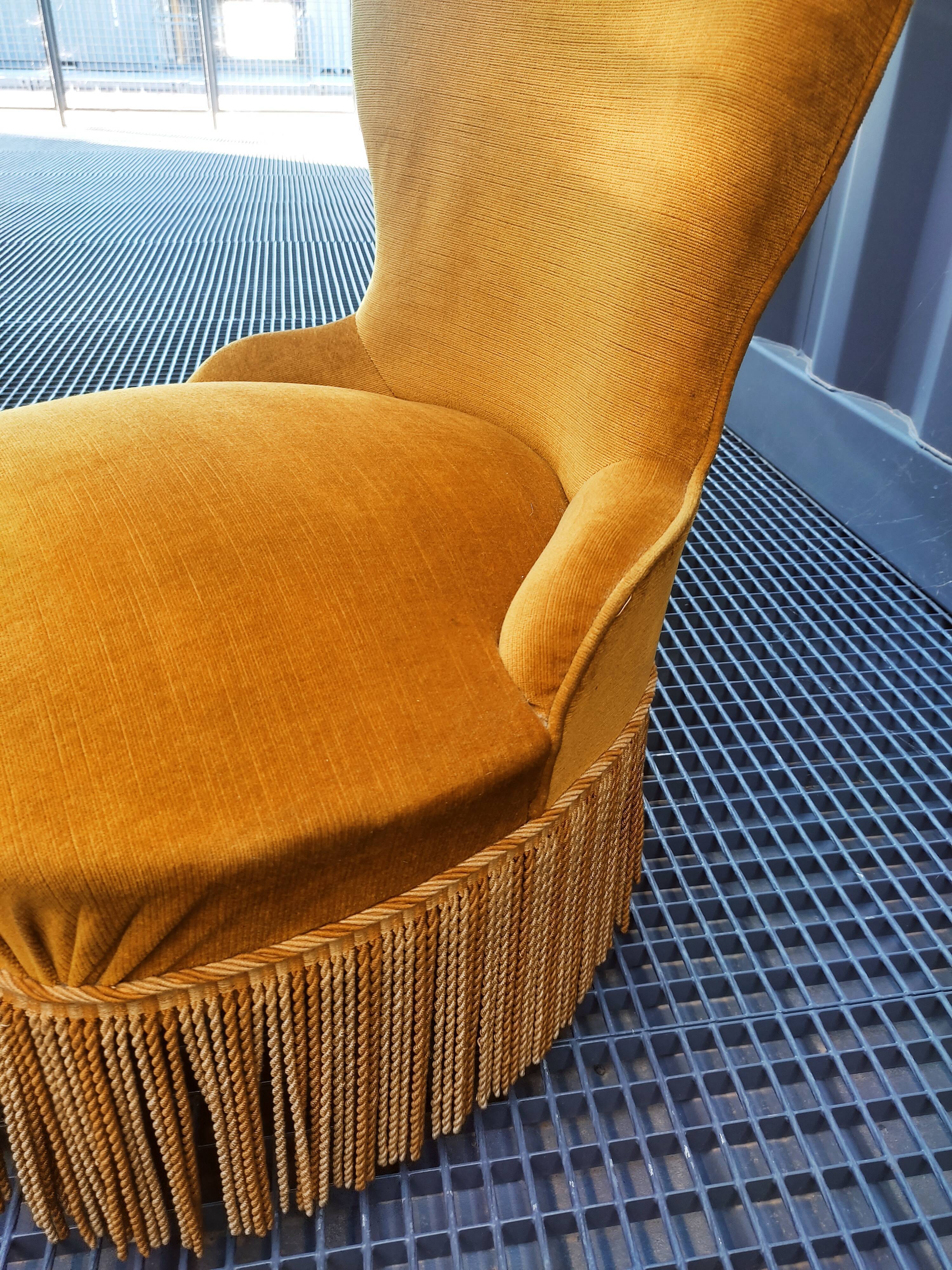 Golden toad armchair