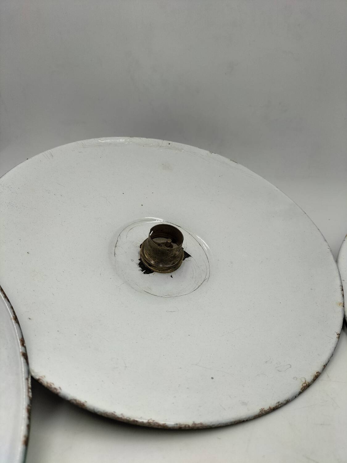 4 suspensions en tôles émaillées