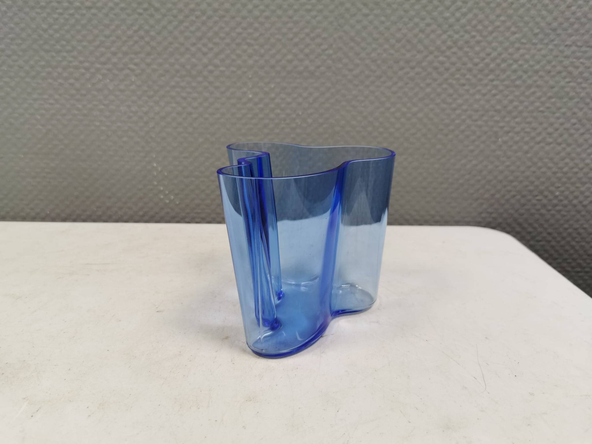 Stylish Alvar Aalto vase, Finland, estimated to be 1980-90s