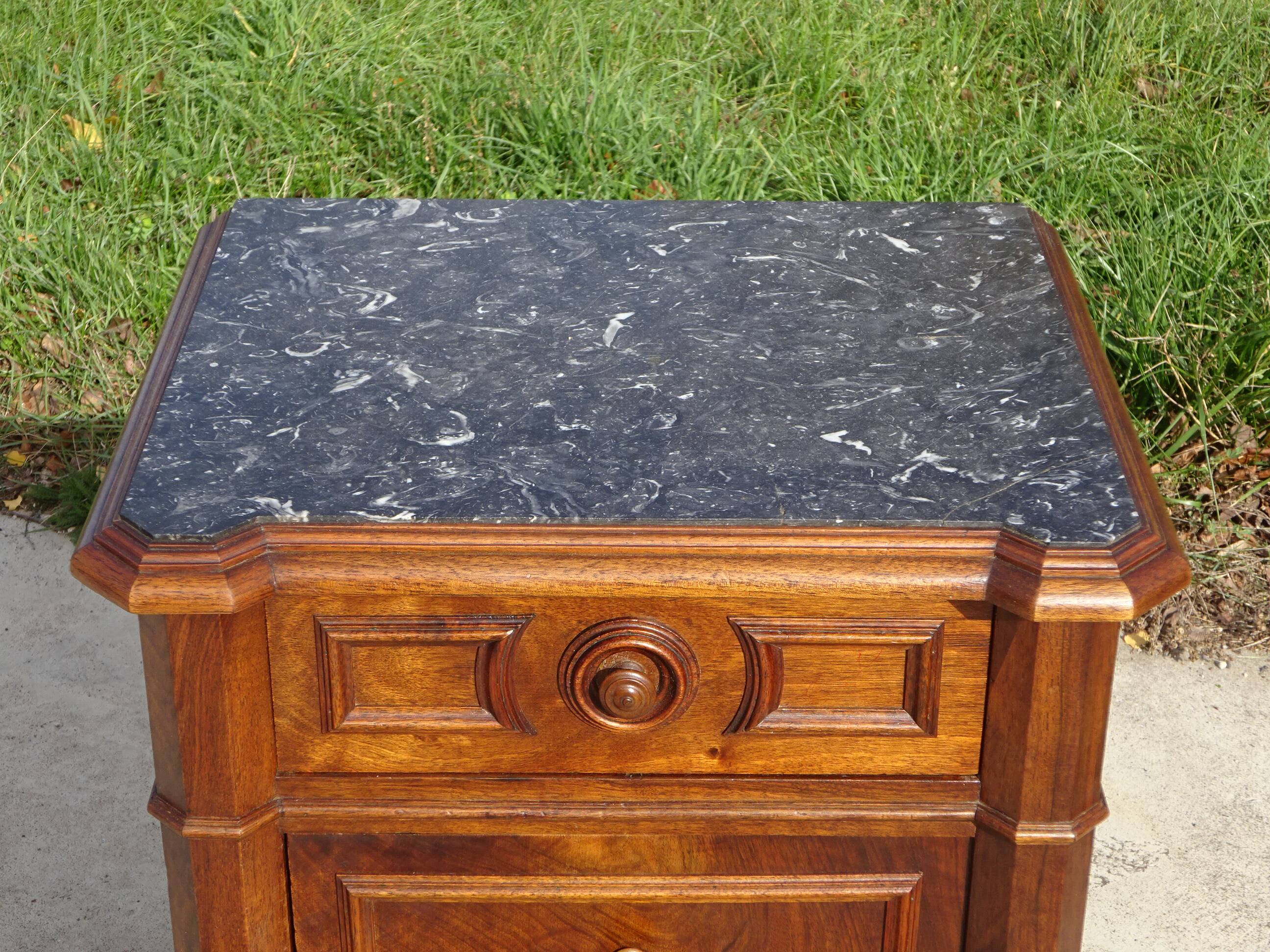 Nightstand with false drawers in walnut and marble, Louis Philippe