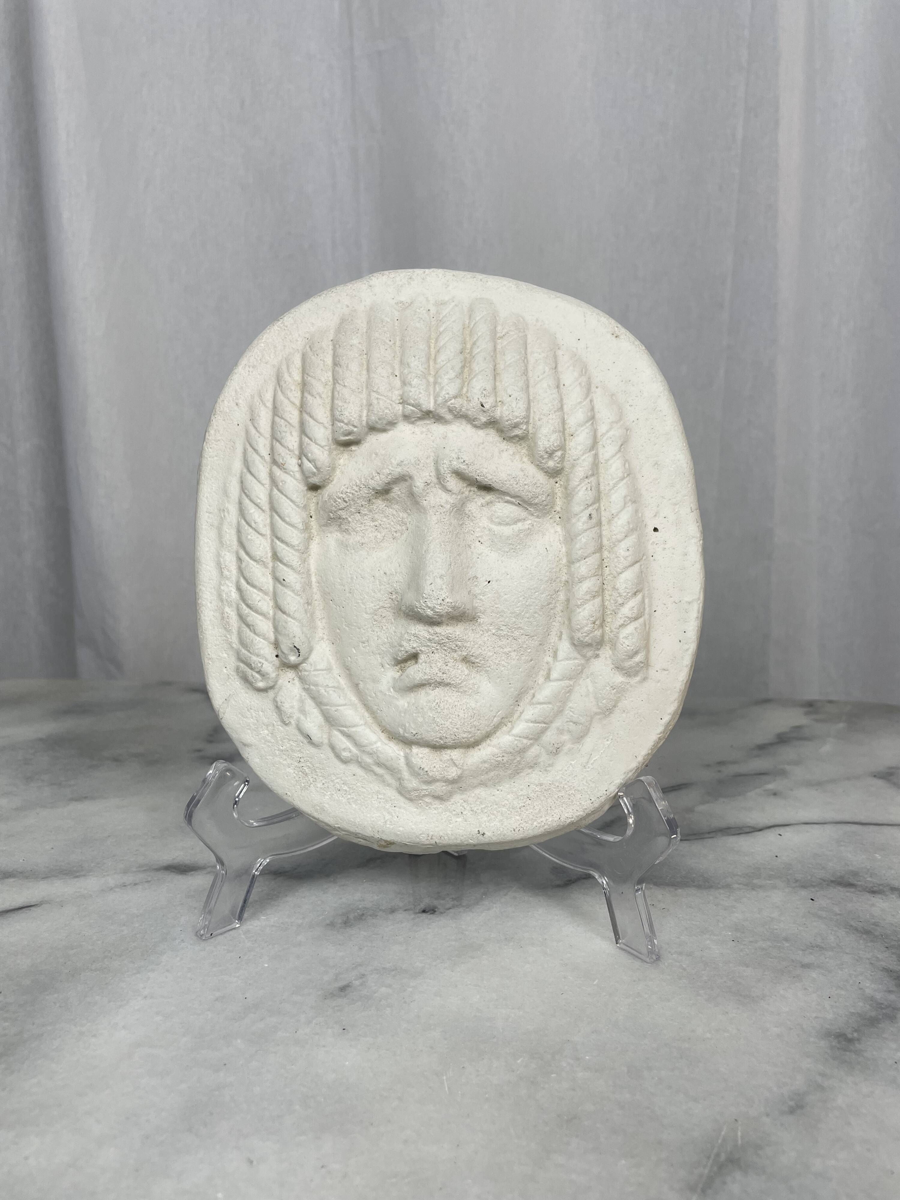 Masque de style visage en bas-relief antique