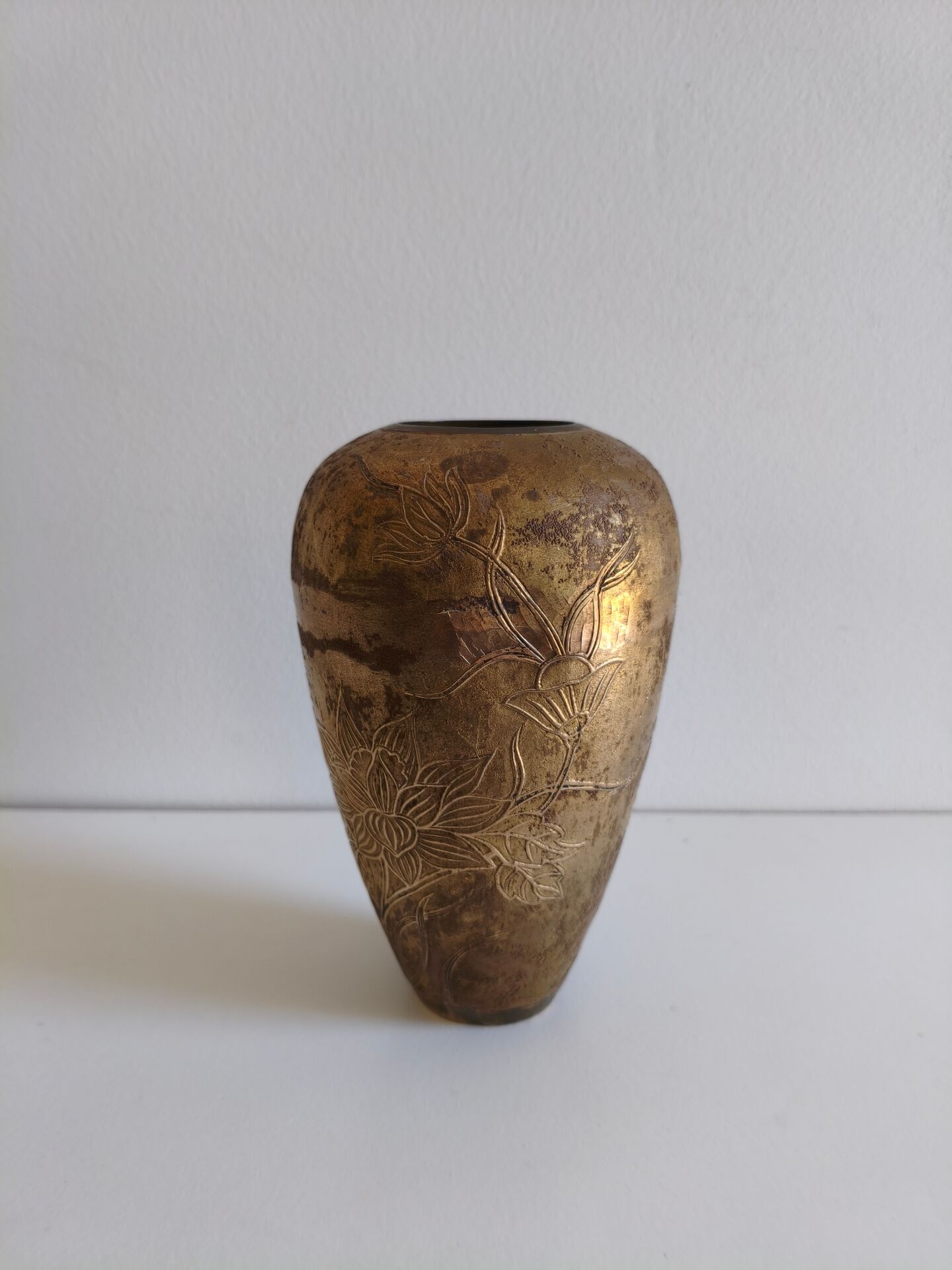 Antique brass and engraved copper vase – 18 cm