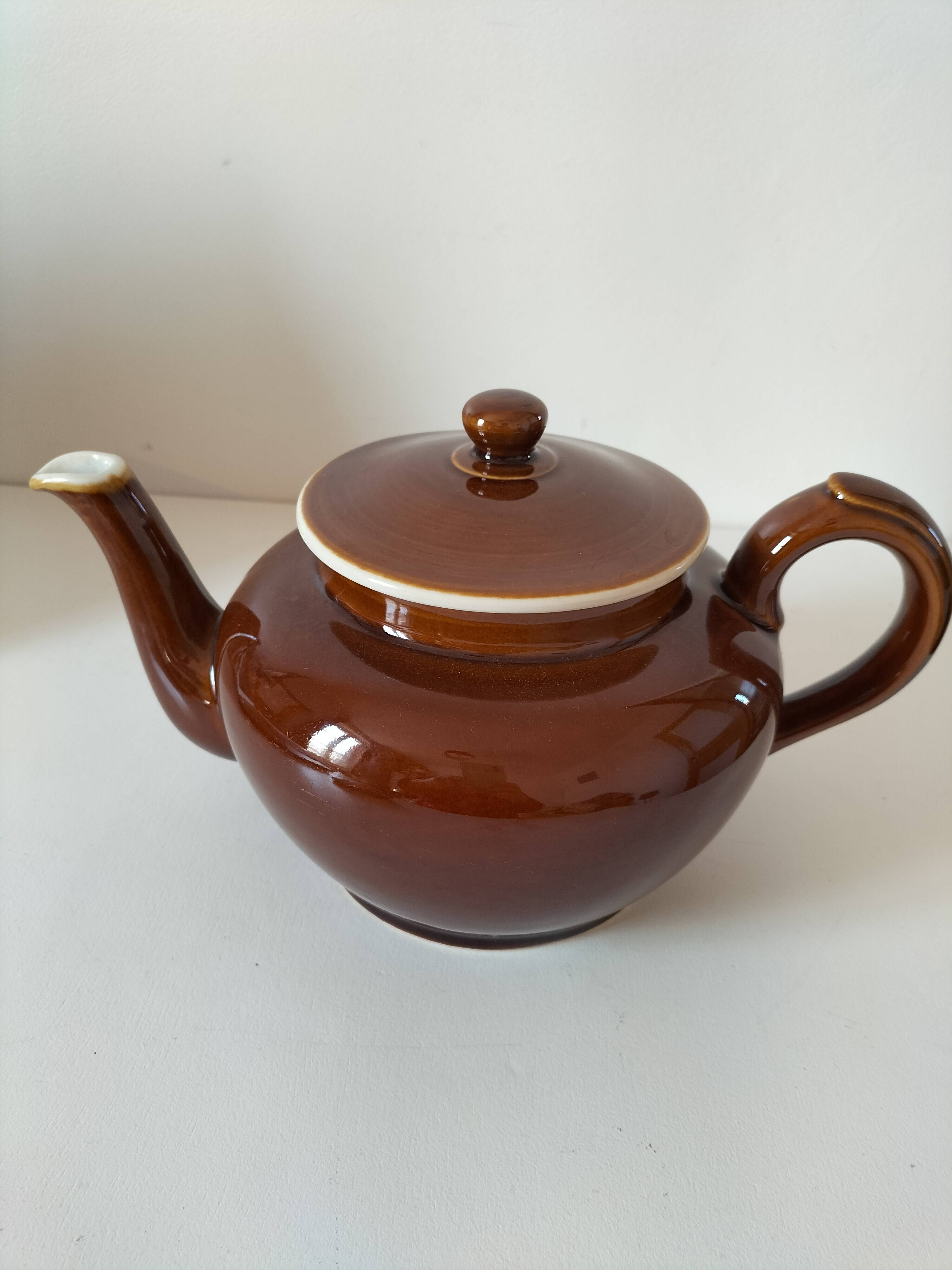 Very large 2 liter teapot