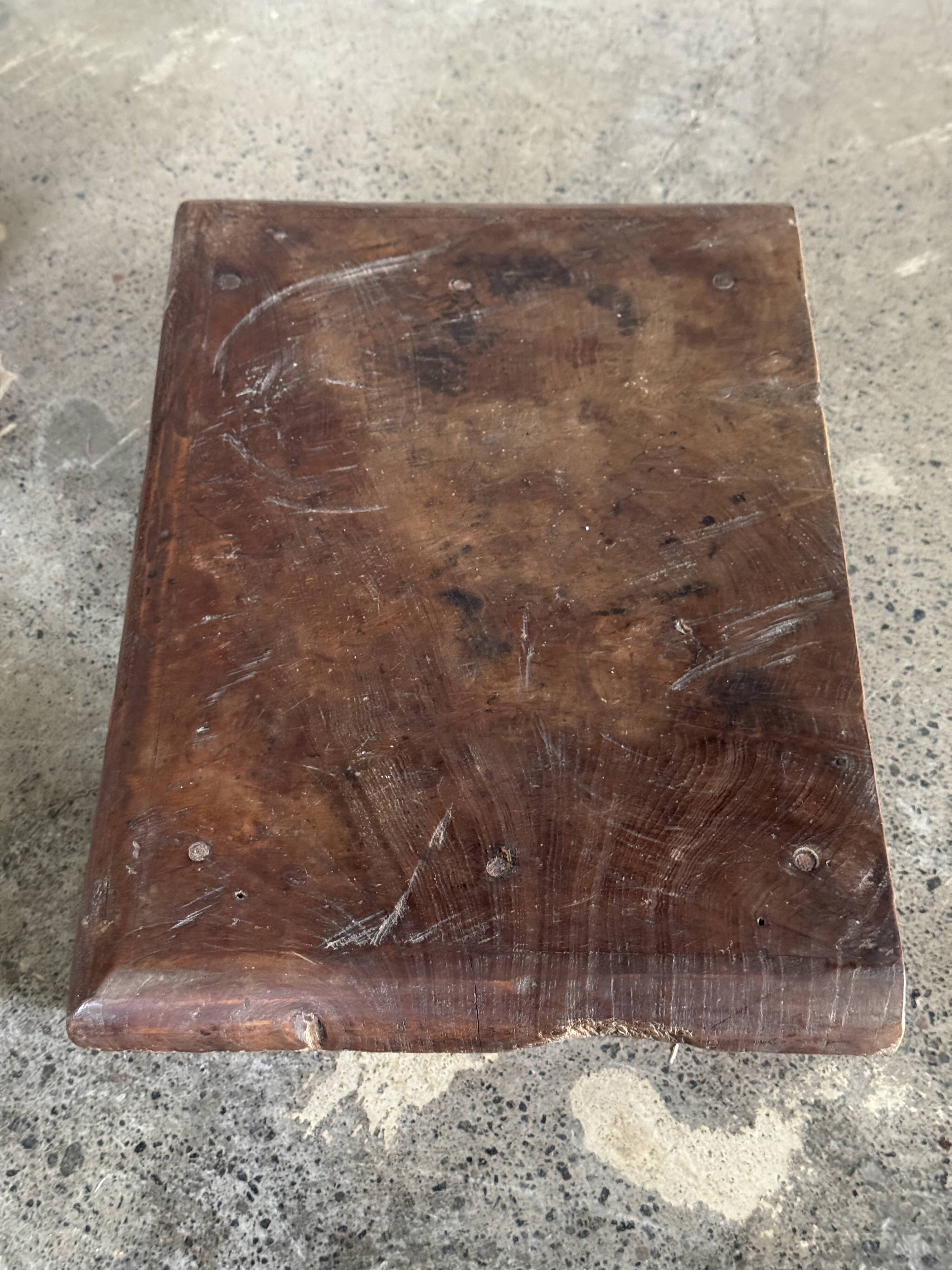 Small auxiliary stool in upcycled teak with red chrome (3274)
