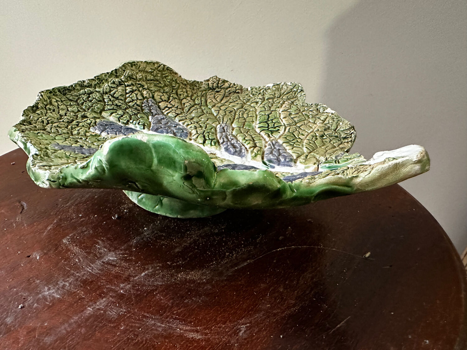 Vintage ceramic leaf-shaped vide poche, signed.