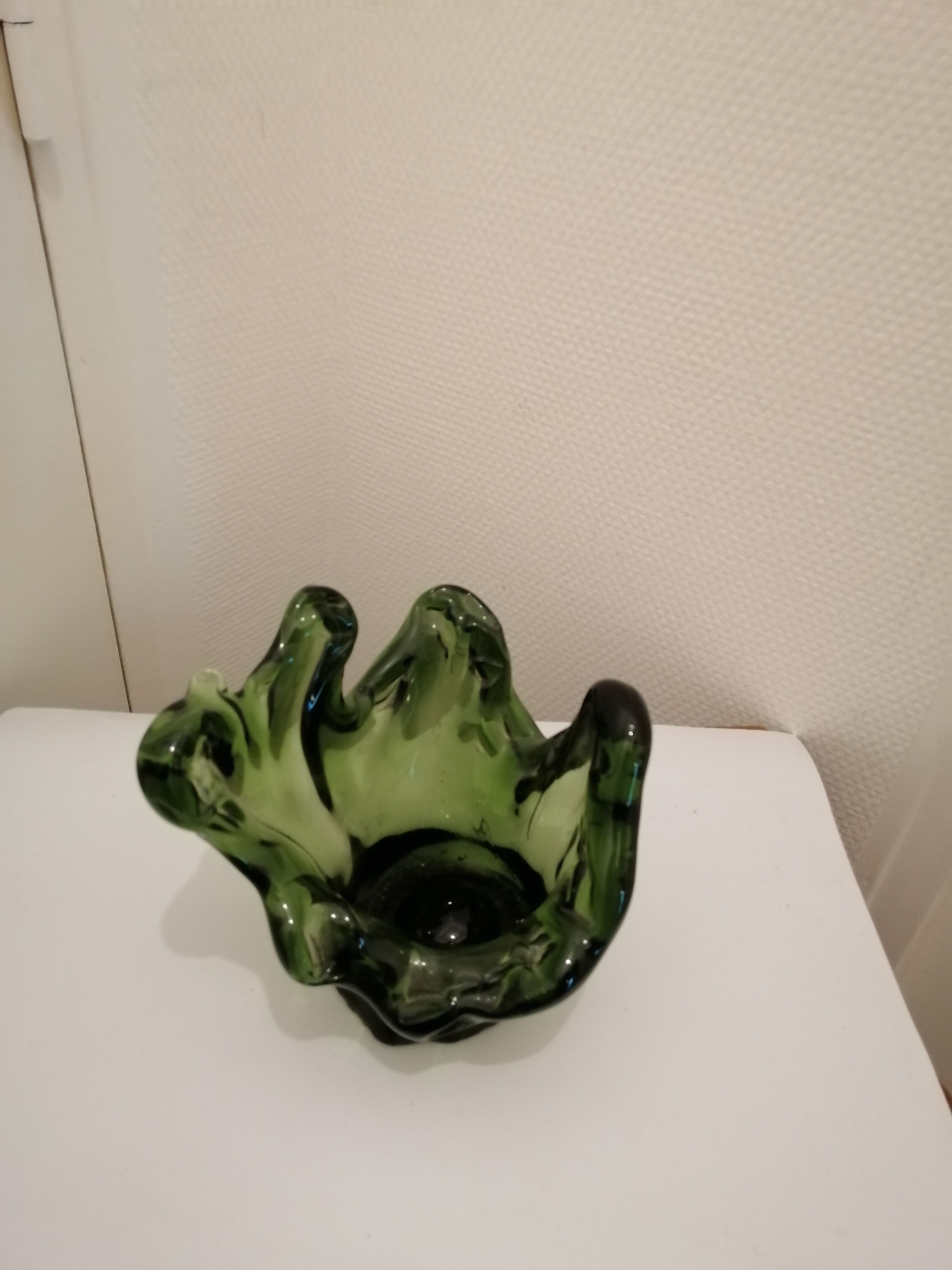 Vase mouchoir en verre soufflé