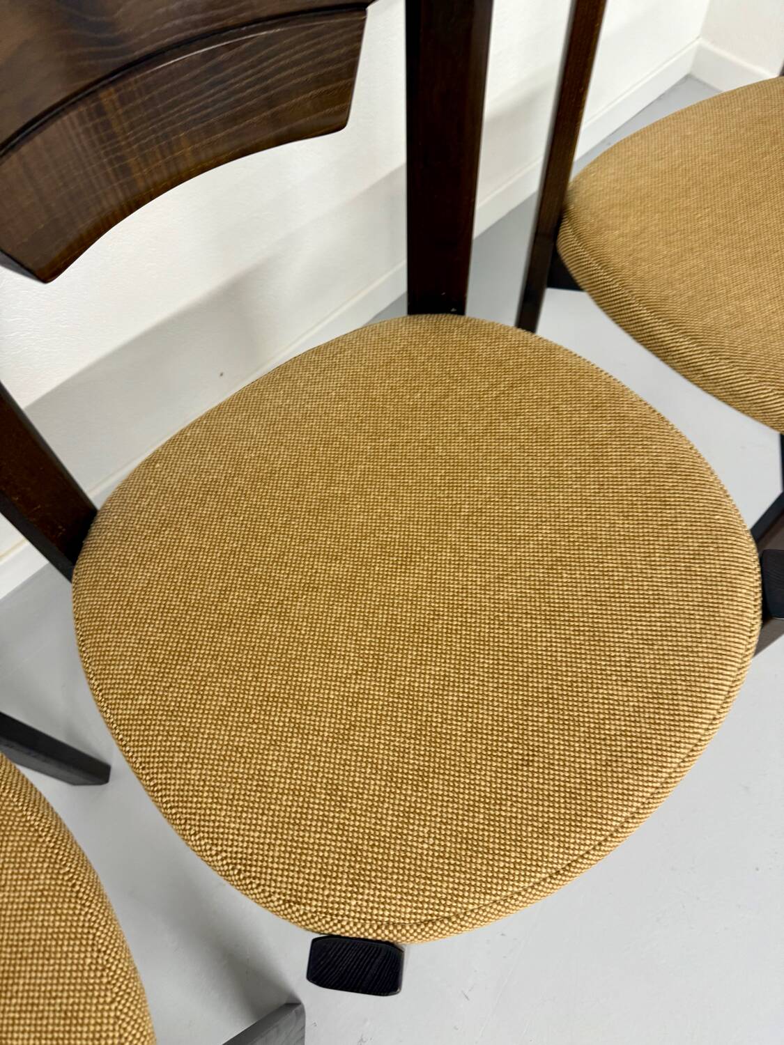 Set of 4 Girsberger Scandinavian style chairs from the 80s, vintage wood