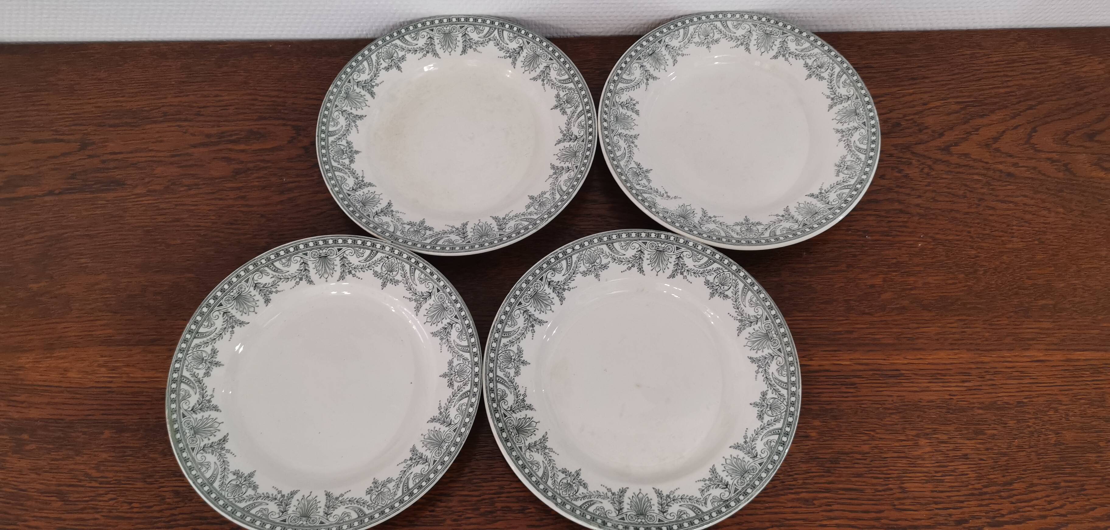 Set of 4 flat plates Terre de Fer Moulin des loups and WILBUR hamages