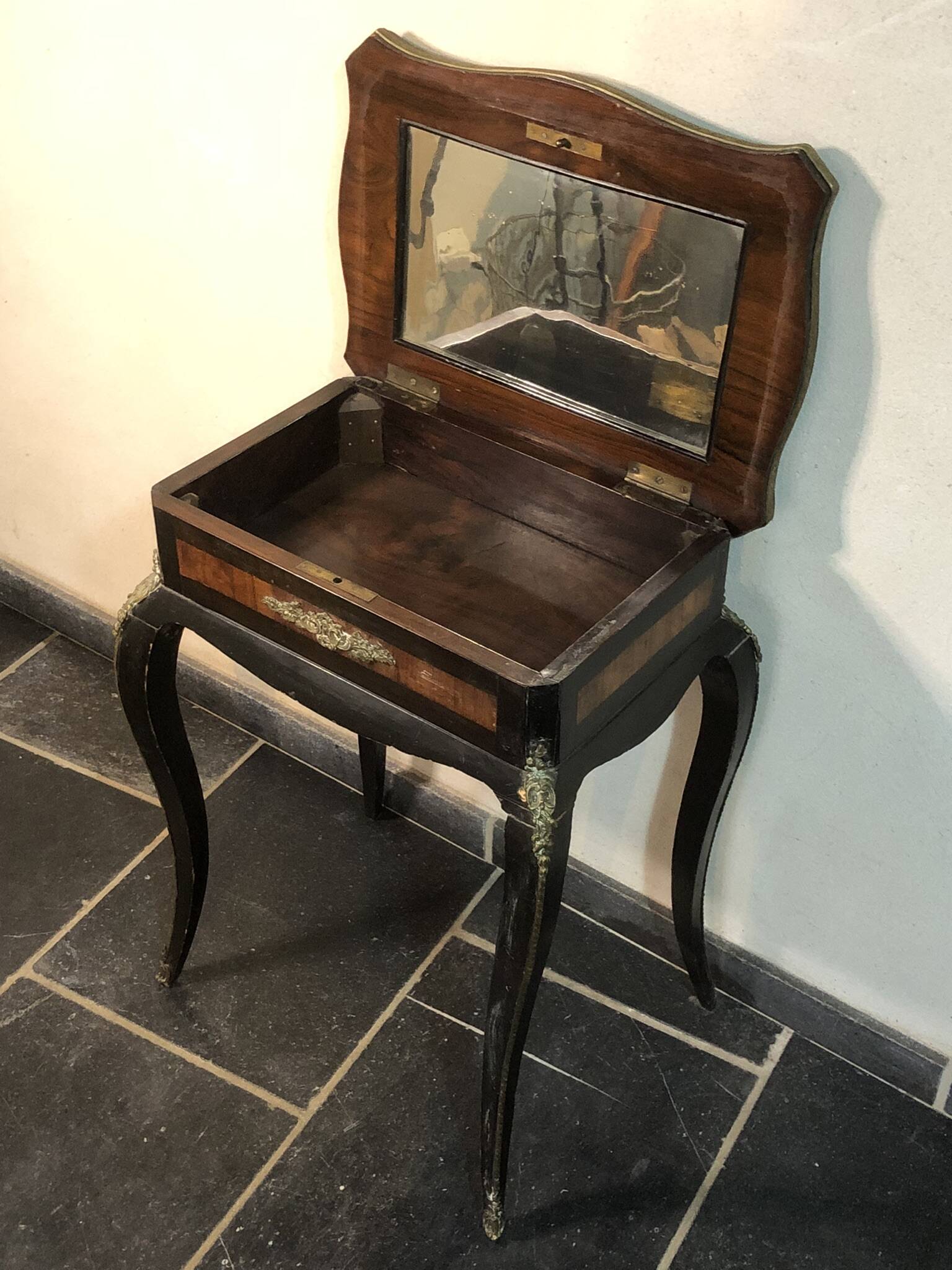 Dressing table / Worker in mercury glass marquetry and bronze fittings
