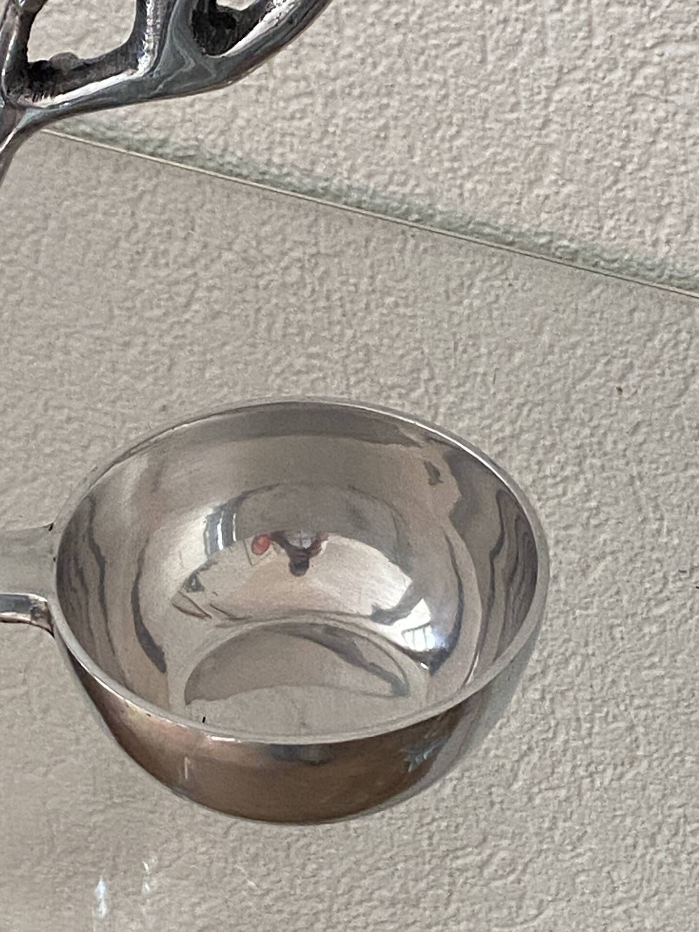 Polished aluminium servant