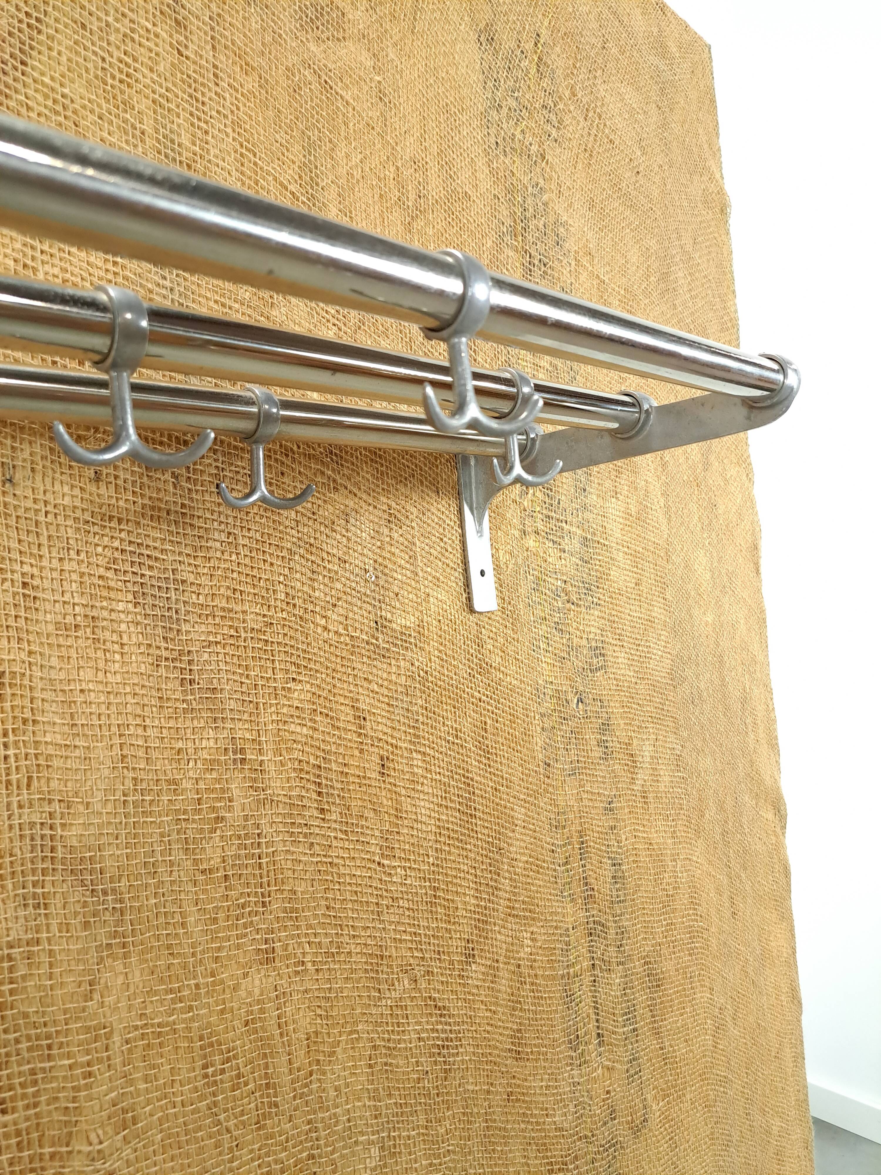 Grand porte-manteau en forme de train, provenant de Suède, n° 9
