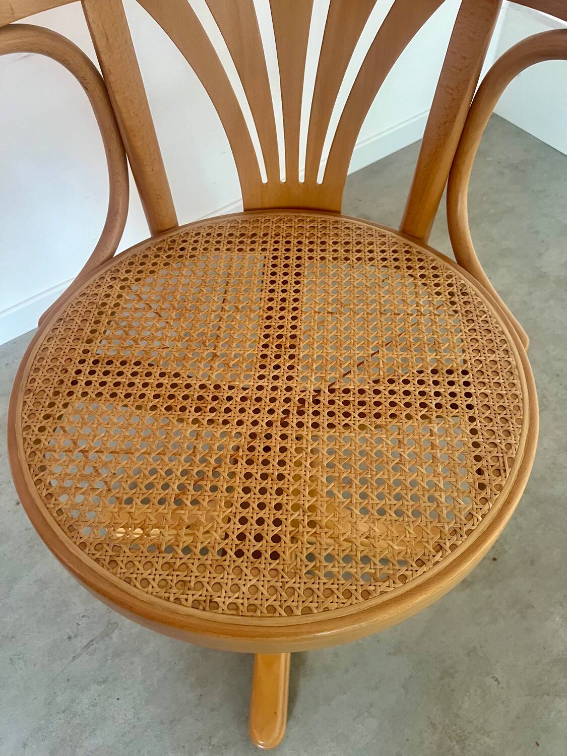 Old “American” office armchair in blond oak wood, curved cannage design, 60s vintage