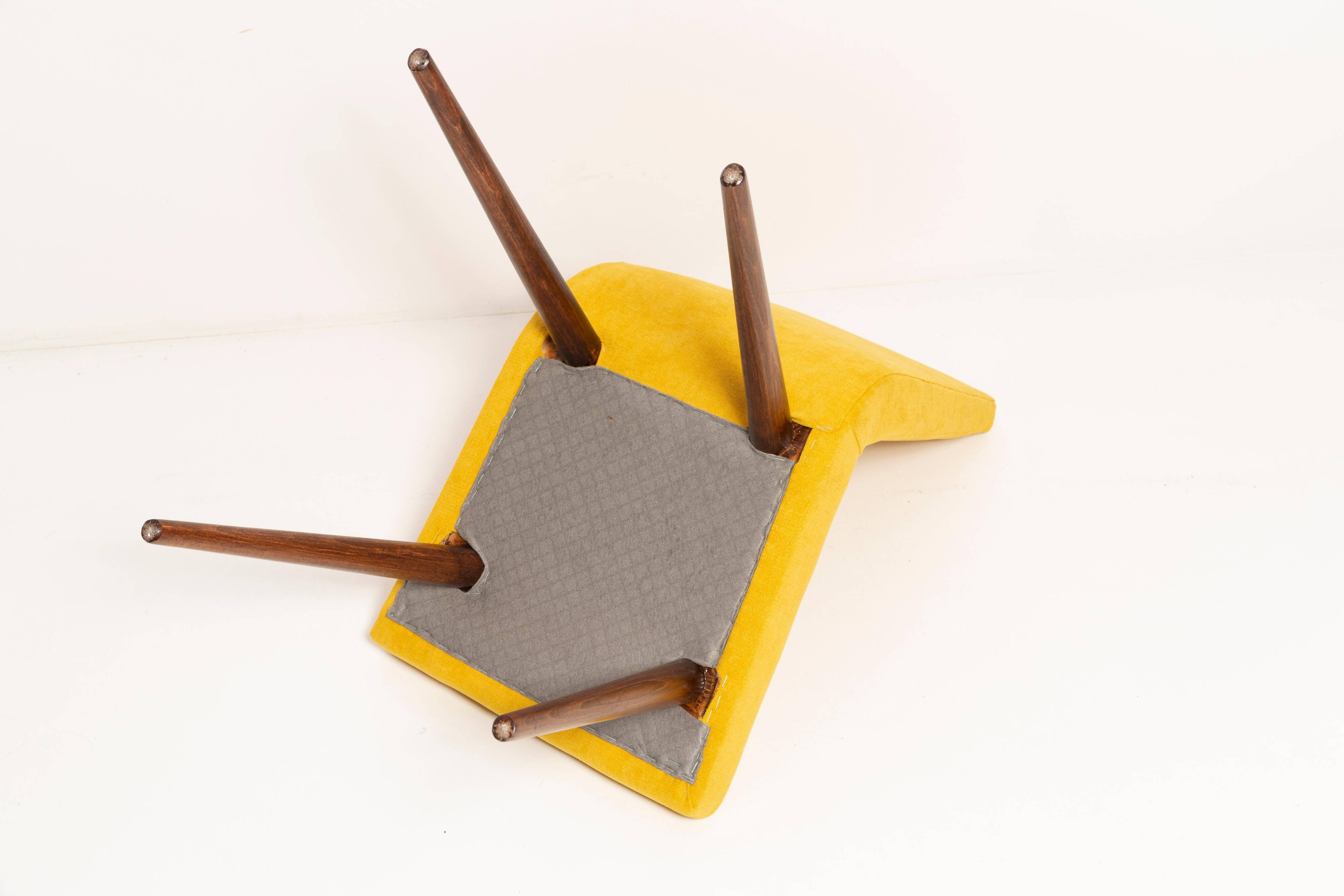 Mustard yellow wool chair from the 20th century, Rajmund Hałas, Europe, 1960s