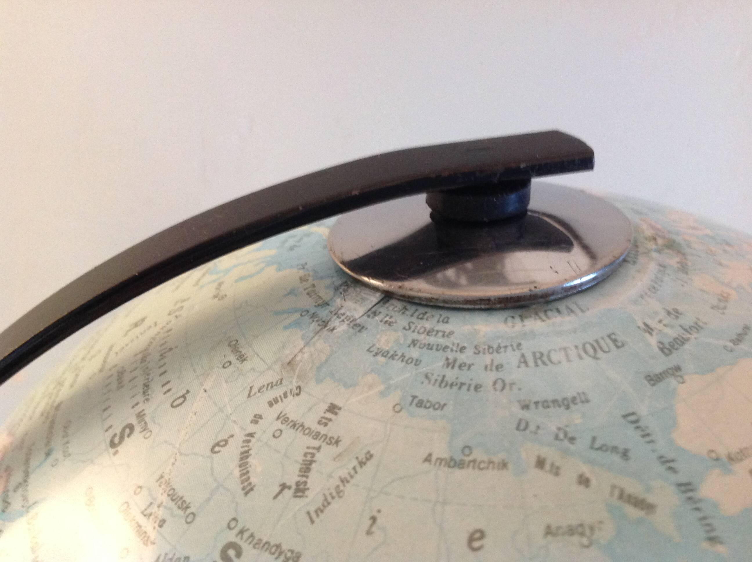 Girard and Barrère terrestrial globe on tripod base / vintage 50s-60s