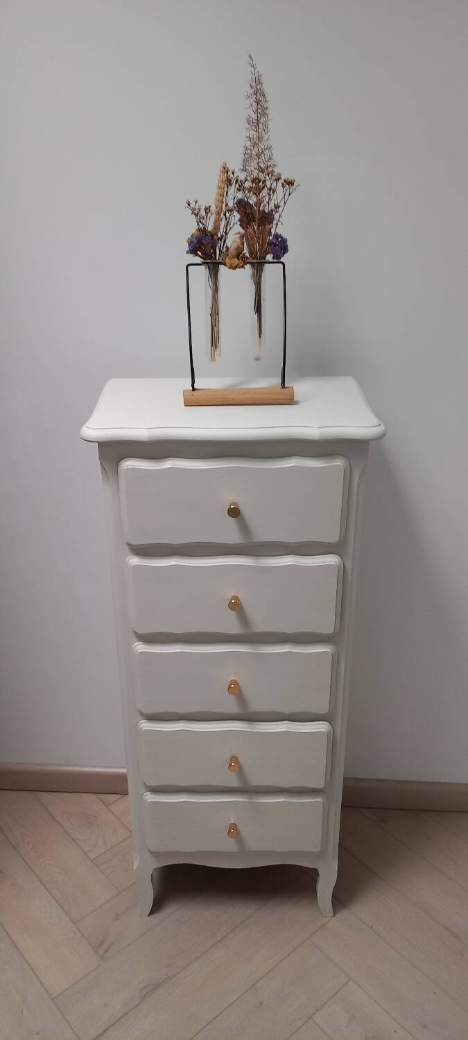 Old chest of drawers