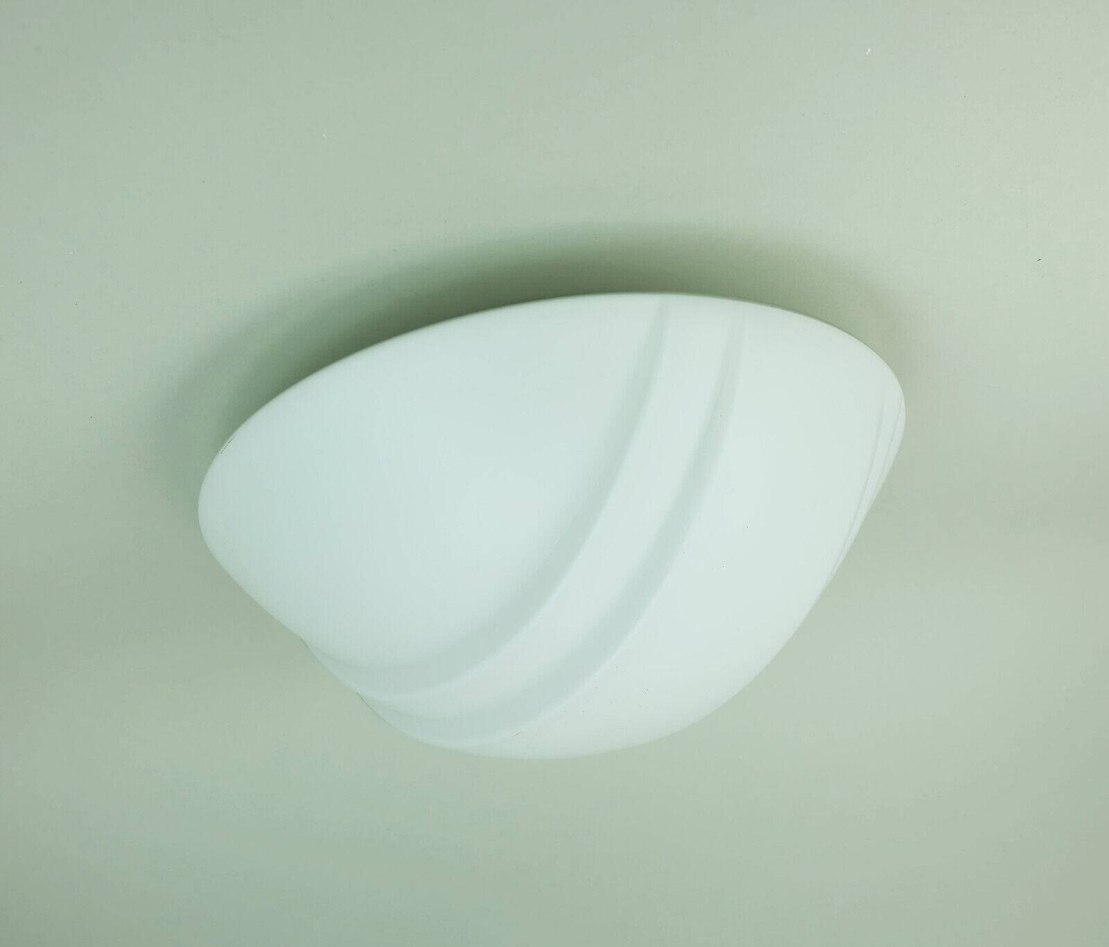 Putzler flush mount plafonnier verre blanc verre satiné années 1970 1980