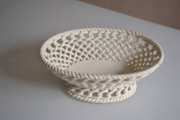 Corbeille ou coupe à fruits ovale en céramique tressée