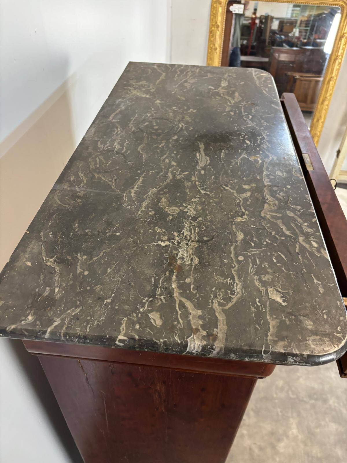 Chiffonier Louis Philippe en acajou flammé