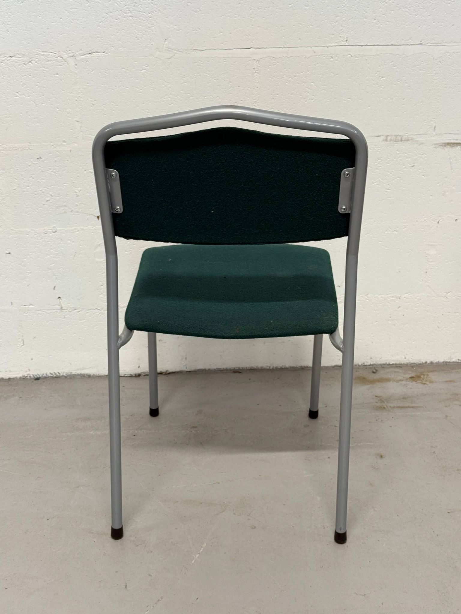 Lot de 5 chaises vintage empilables vertes rembourrées
