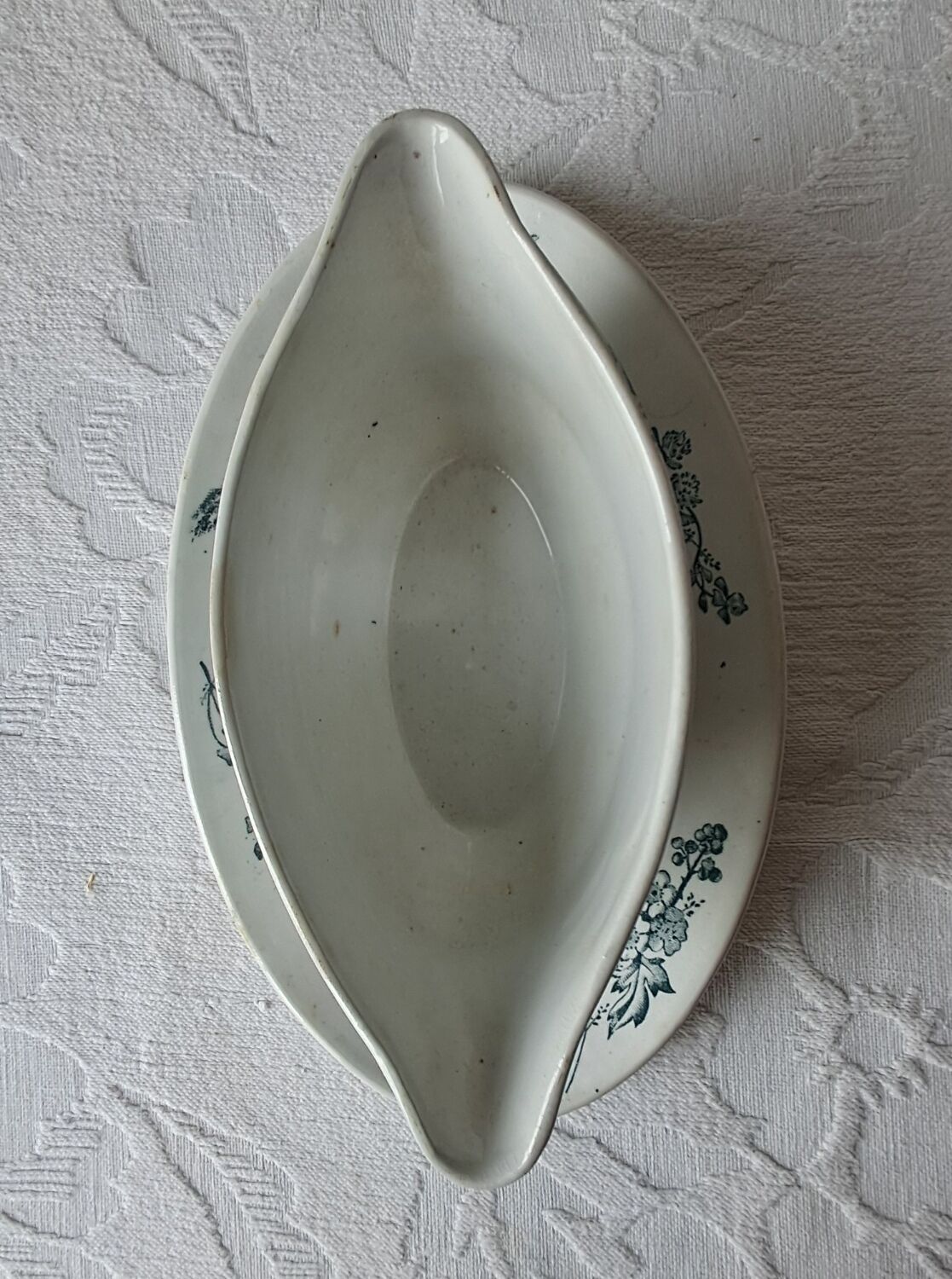 Sauceboat from Pexonne pottery. Country model in ironstone.