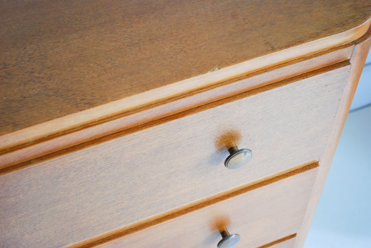 Commode vintage en bois pieds compas