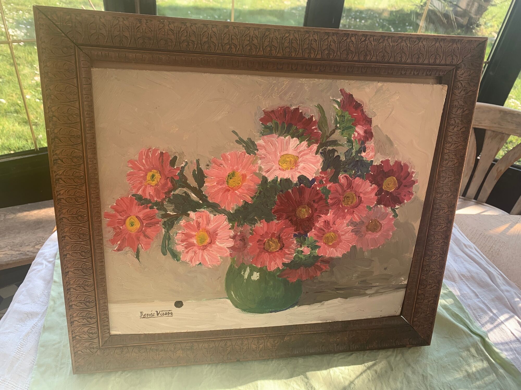Painting the bouquet of Daisies signed Renée VAsse, old frame
