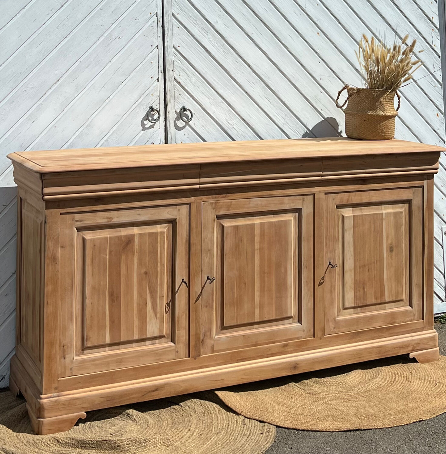 Enfilade / antique buffet in solid raw wood with 3 drawers.