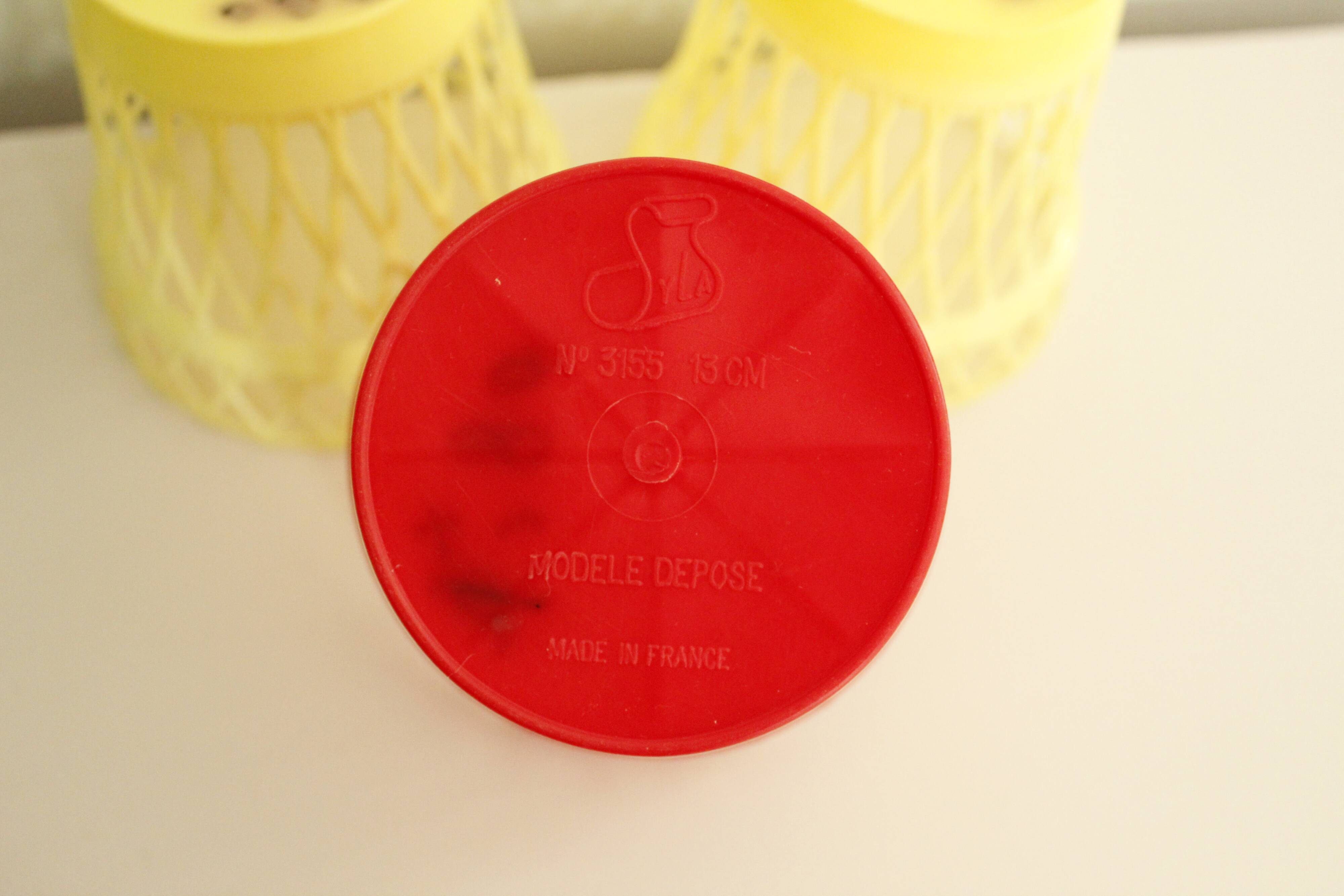 Set of 4 vintage plastic pot covers - model "SYLA"