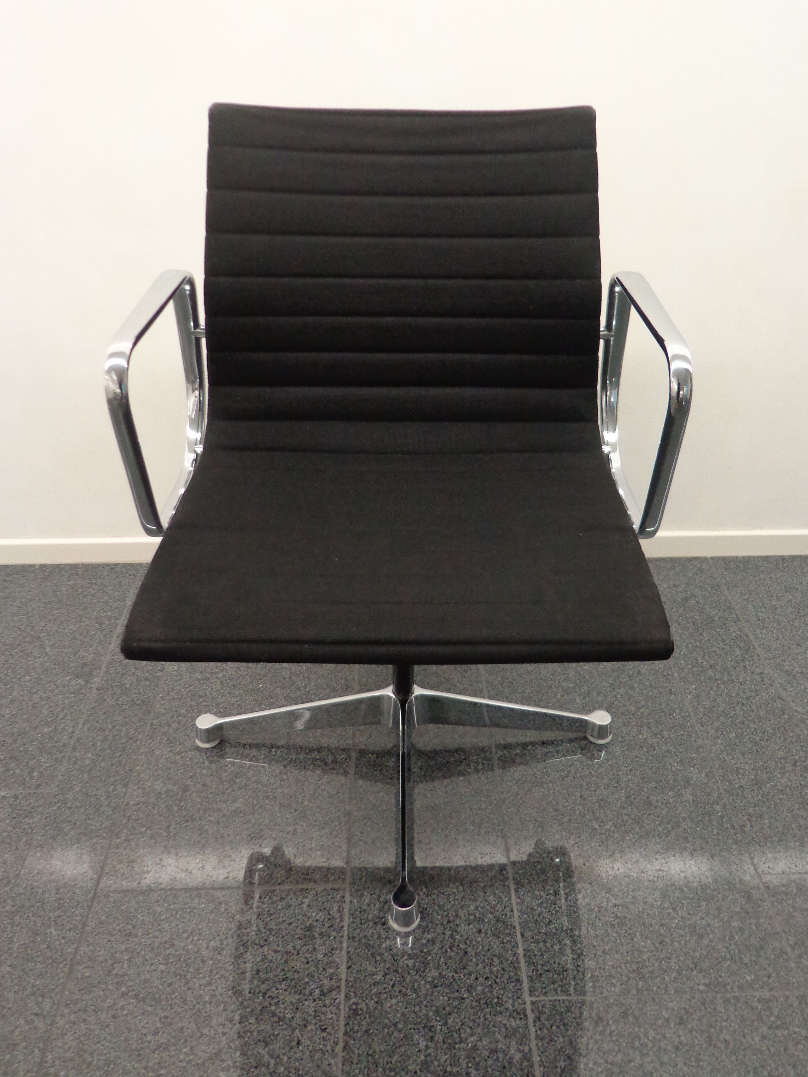 Aluminum EA108 desk chair by Charles & Ray Eames edition Herman Miller, 1960