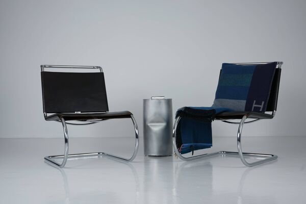 Chaise en acier tubulaire MR30/5 par Ludwig Mies van der Rohe pour Knoll Ensemble de