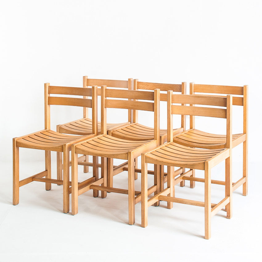 Suite de six chaises en hêtre massif dessinées par André Sornay - France, 1960