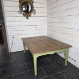 Table basse ancienne, pieds en chêne dessus en sapin.
