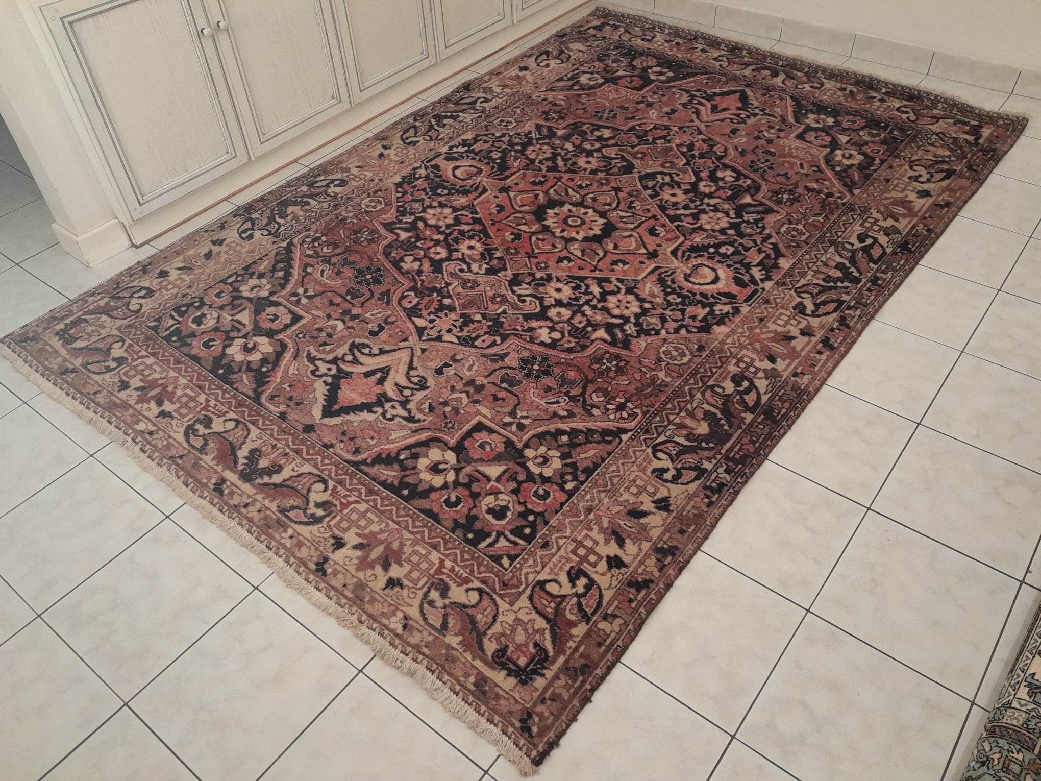 Handmade Persian Bachtiar rug 295x218cm