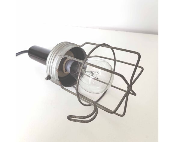 Lampe baladeuse noire d’atelier industrielle