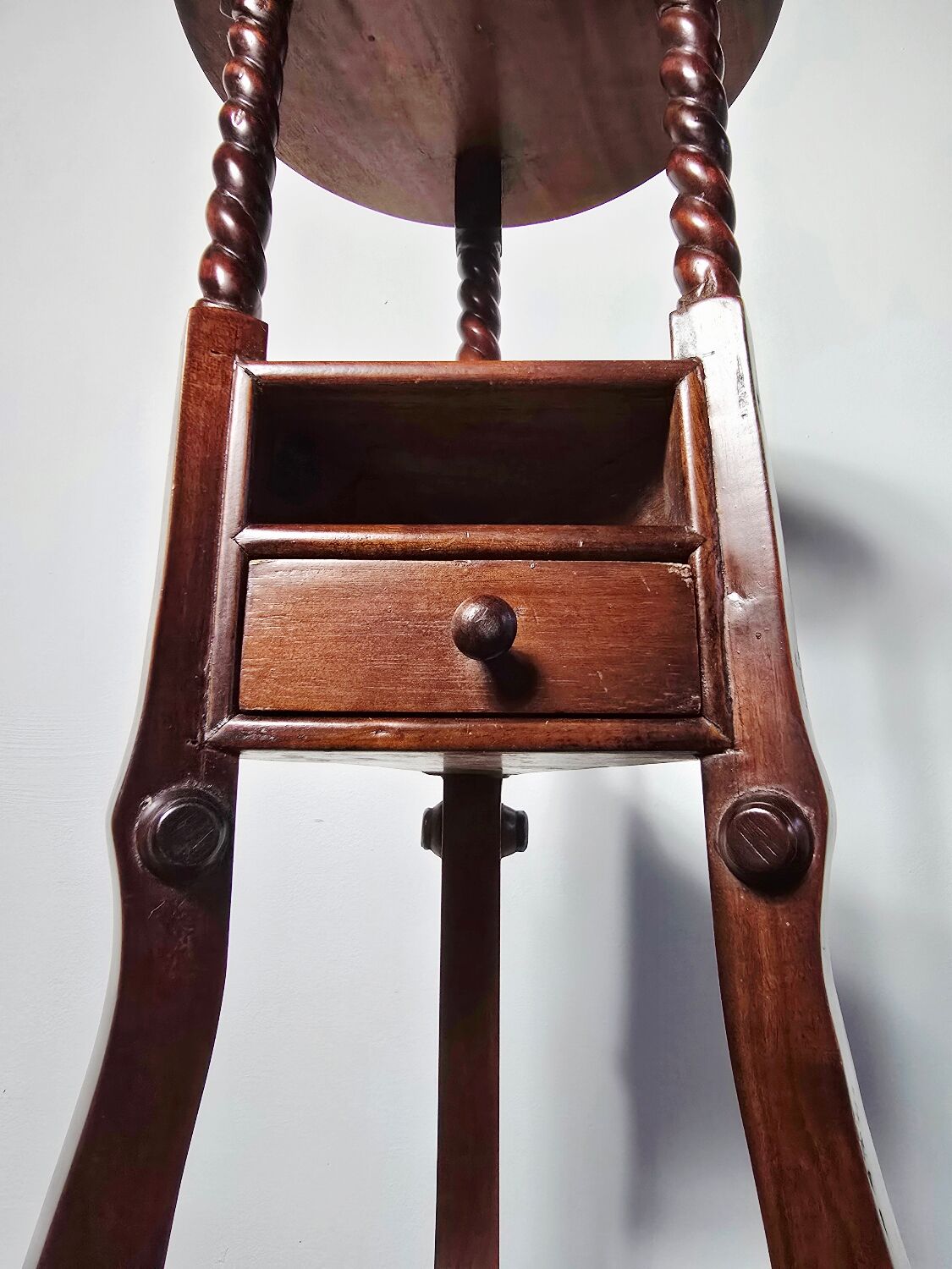 Elegant Victorian Mahogany Plant Stand / Side Table