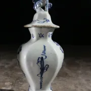 Pair of 18th-century Delft lidded vases – Pieter van den Briel, 't Fortuyn