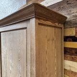 Large workshop wardrobe in pitch pine - Early 20th century