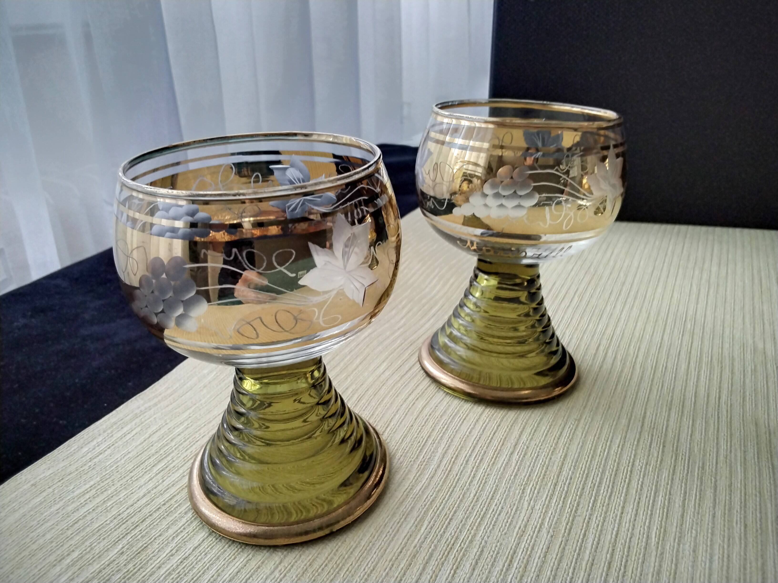4 White wine glasses with conical stems